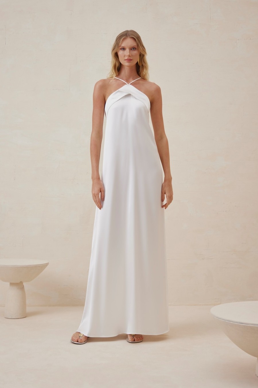 vestido longo off white lorena 0413 oásis resortwear