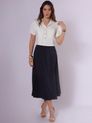 Camisa Cropped com Botões e Bolsos Frontais Off White