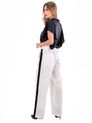 Calça Flare Off-White com Faixa Lateral Preta