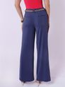 Calça Flare com Nervuras e Cinto Elos Dourados Azul-Marinho