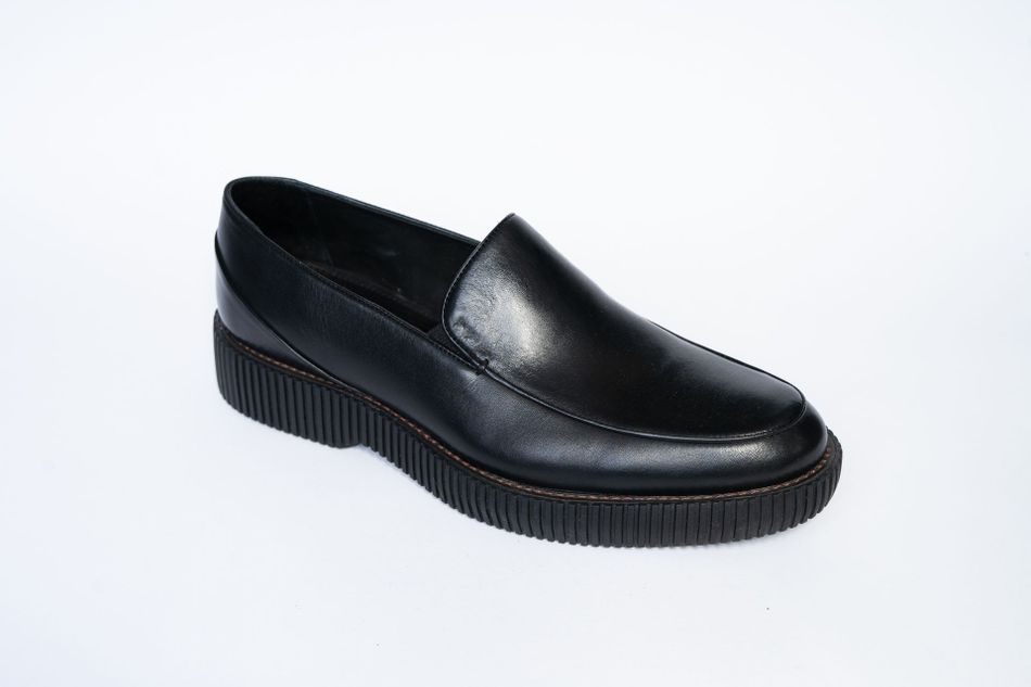 Mocassim Masculino de Couro Preto com Solado Tratorado 