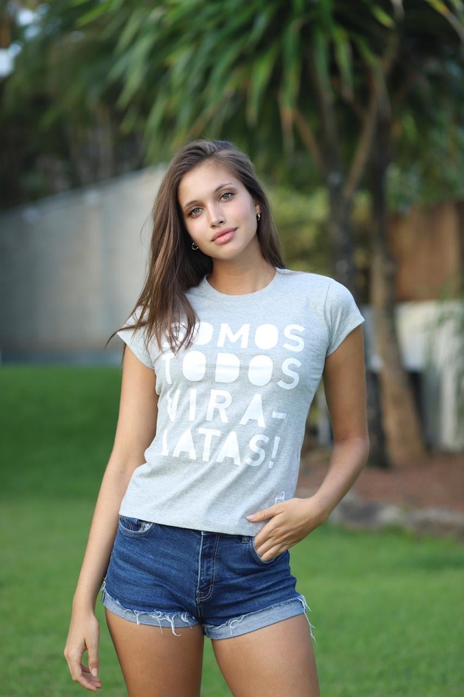 Camiseta cinza feminina Somos Todos Vira-Latas!