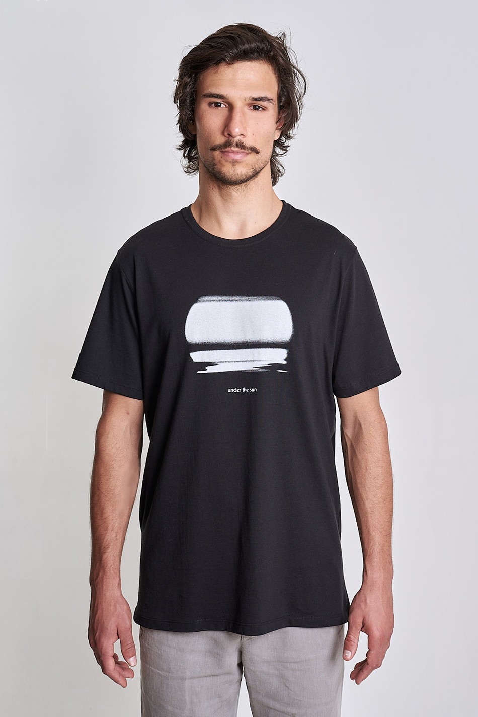 Camiseta Under The Sun Preto Plain