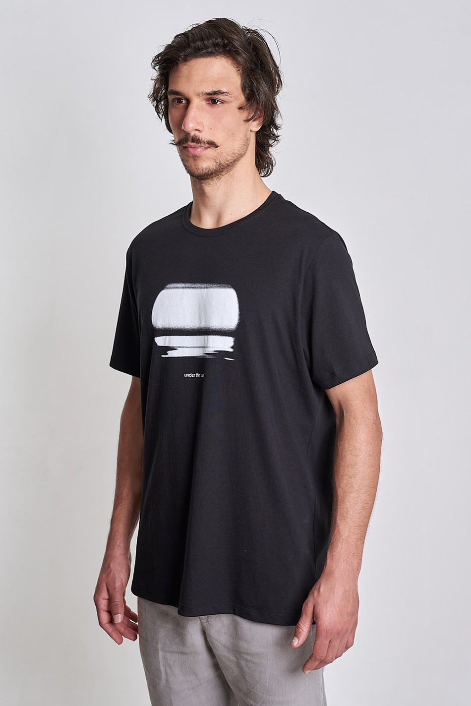 Camiseta Under The Sun Preto Plain