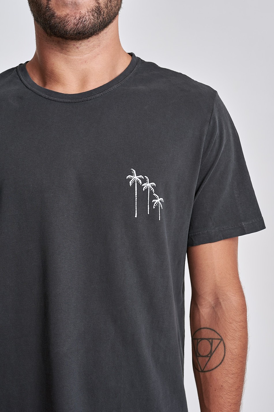 Camiseta Palm Tree Basquiat Preto Old