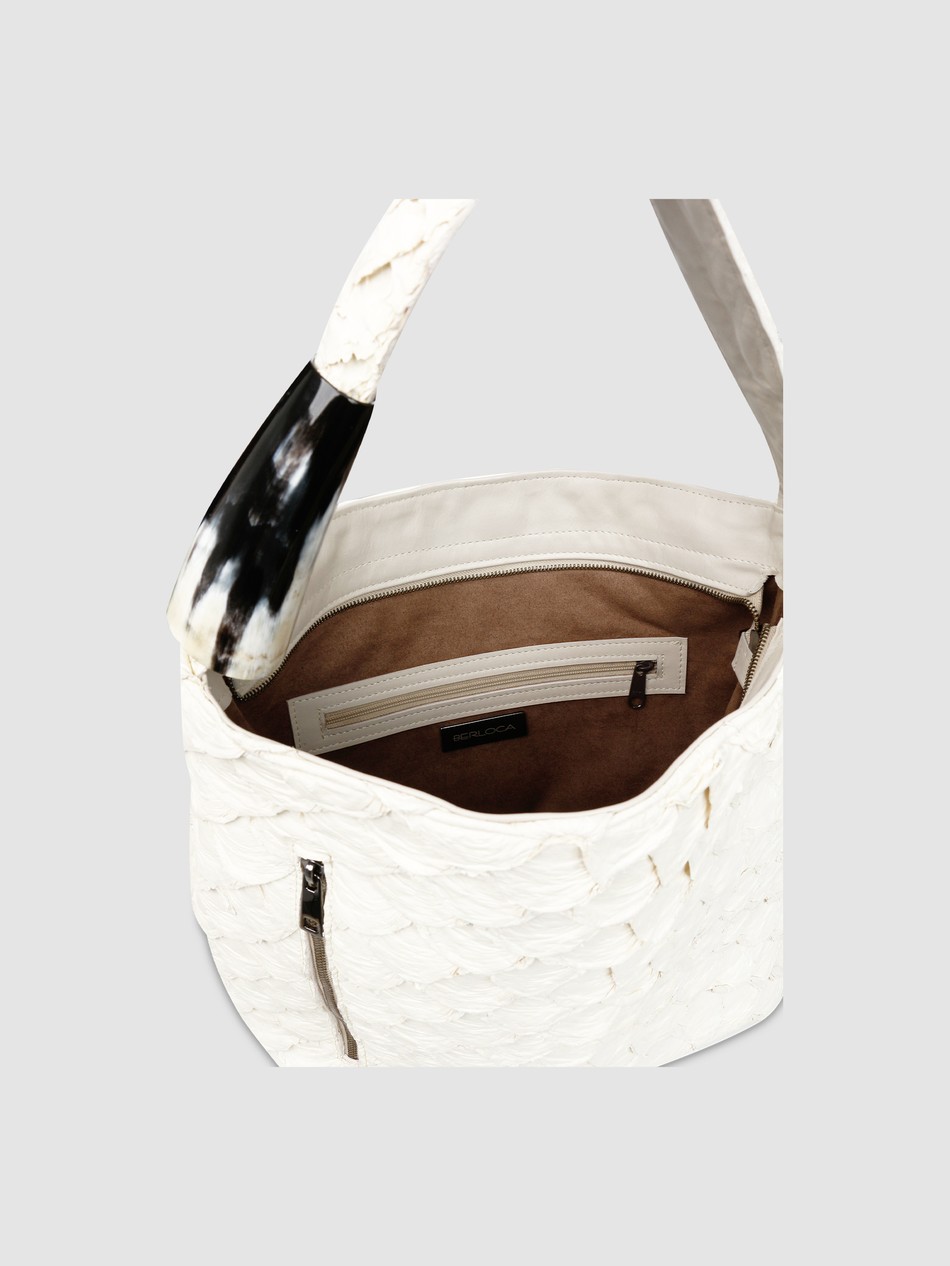 BOLSA POCONÉ COURO PIRARUCU OFF WHITE