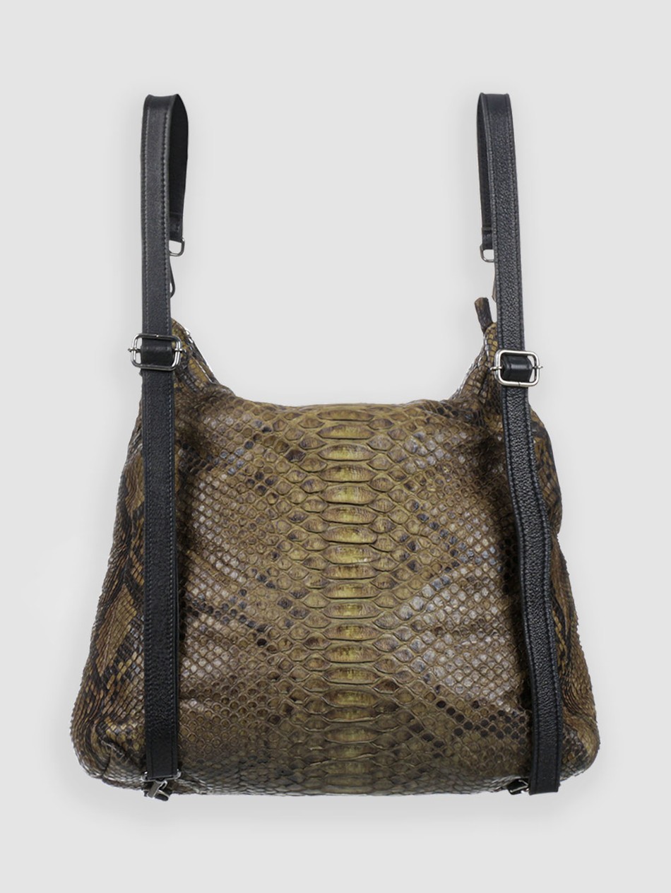 BOLSA-MOCHILA CUMBARU COURO PYTHON OLIVA