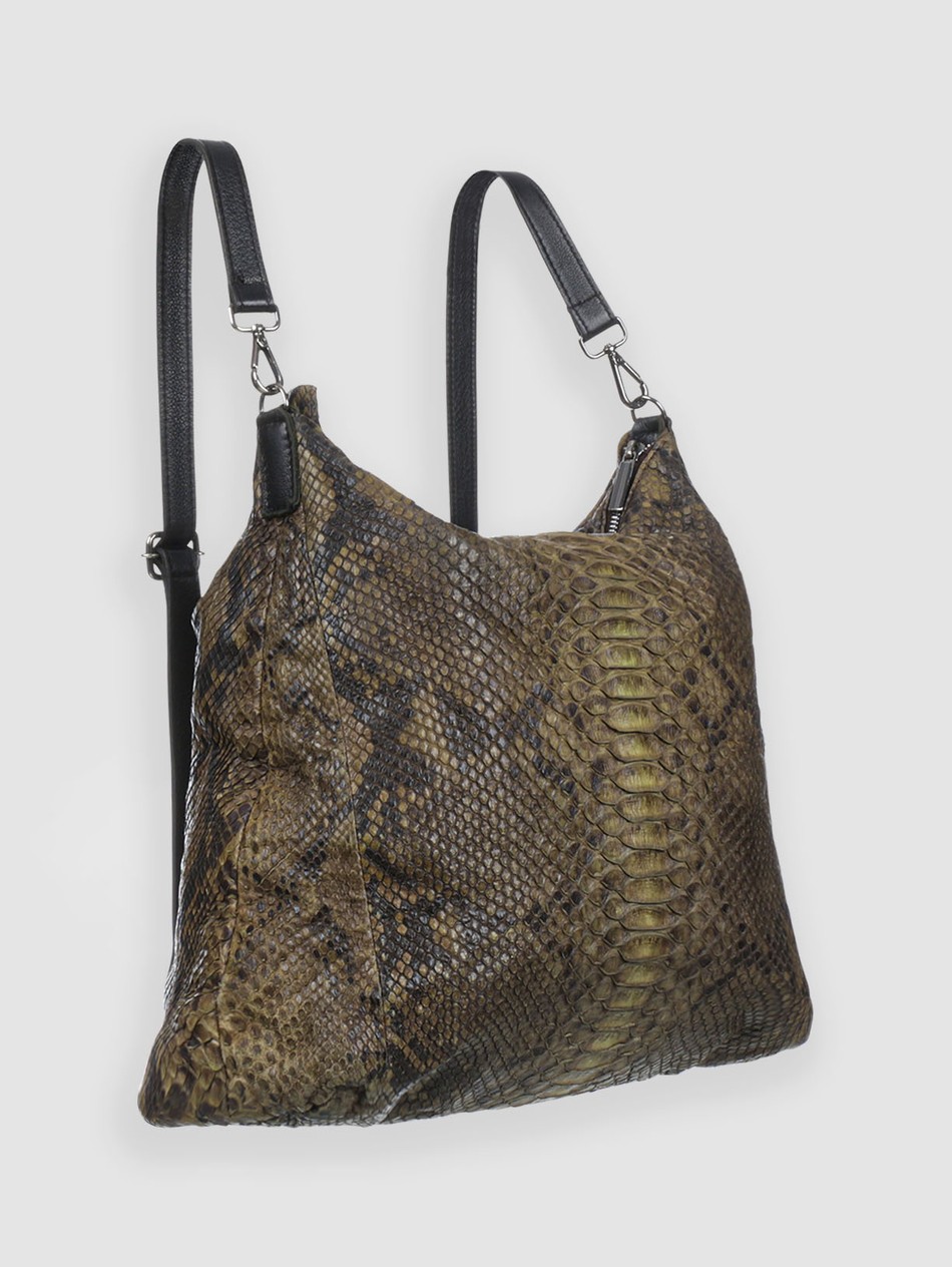 BOLSA-MOCHILA CUMBARU COURO PYTHON OLIVA