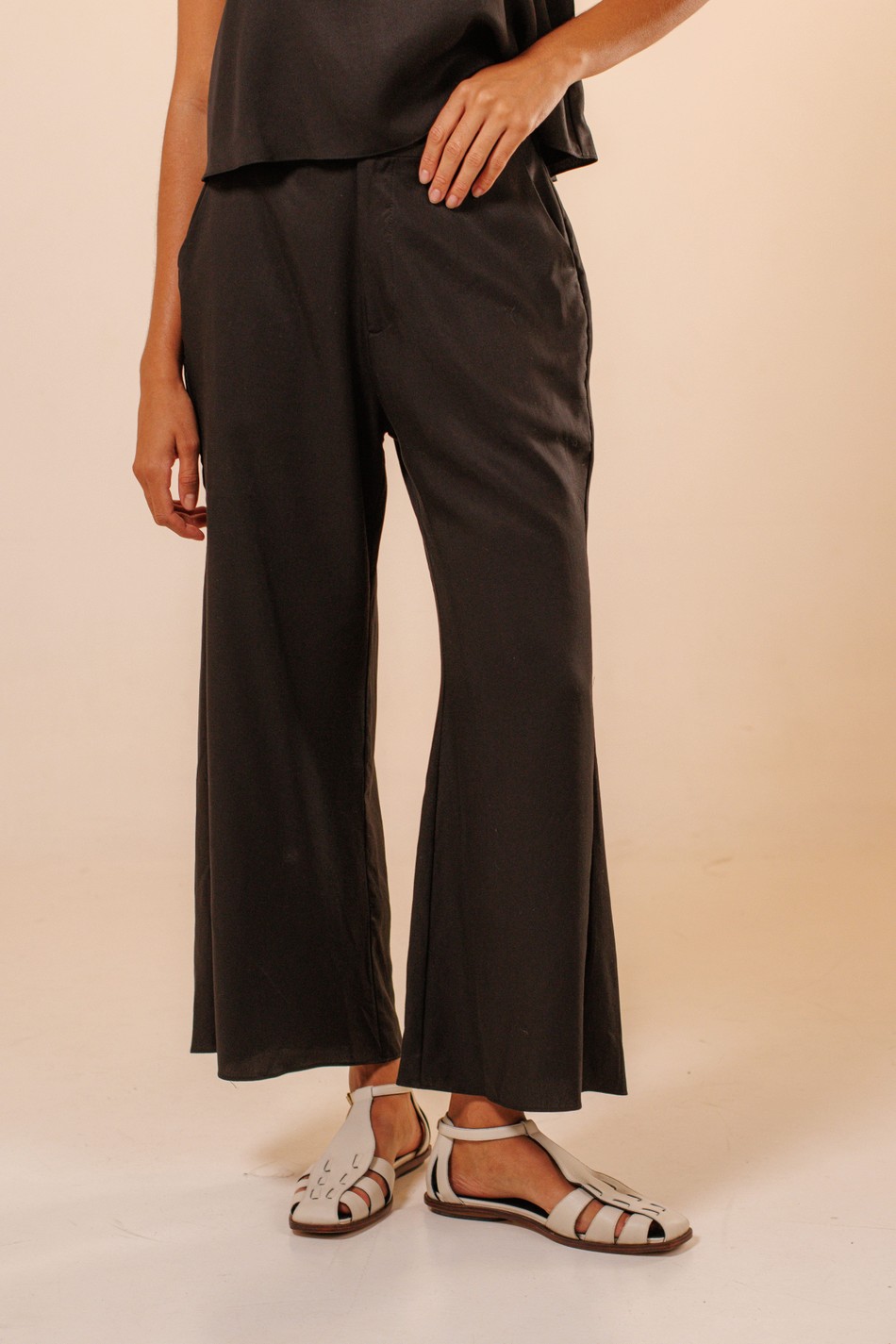 Calça Cropped Wide Leg Marília Preto