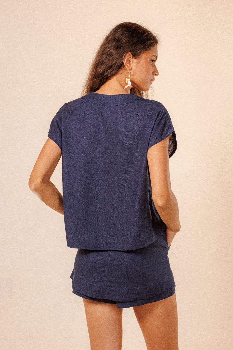 Blusa Decote em V Linho Helena Azul Marinho