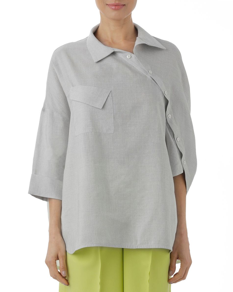 Camisa vista diagonal branco listrado