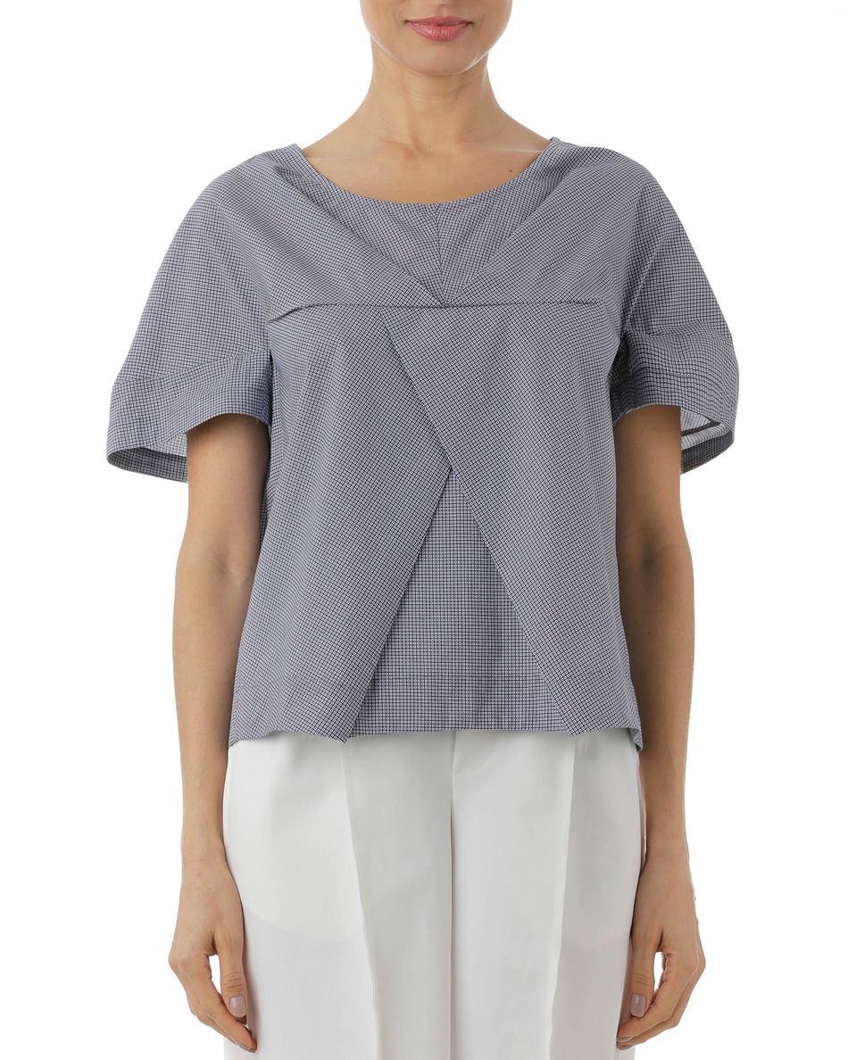 Blusa pregas cruzadas fundo azul