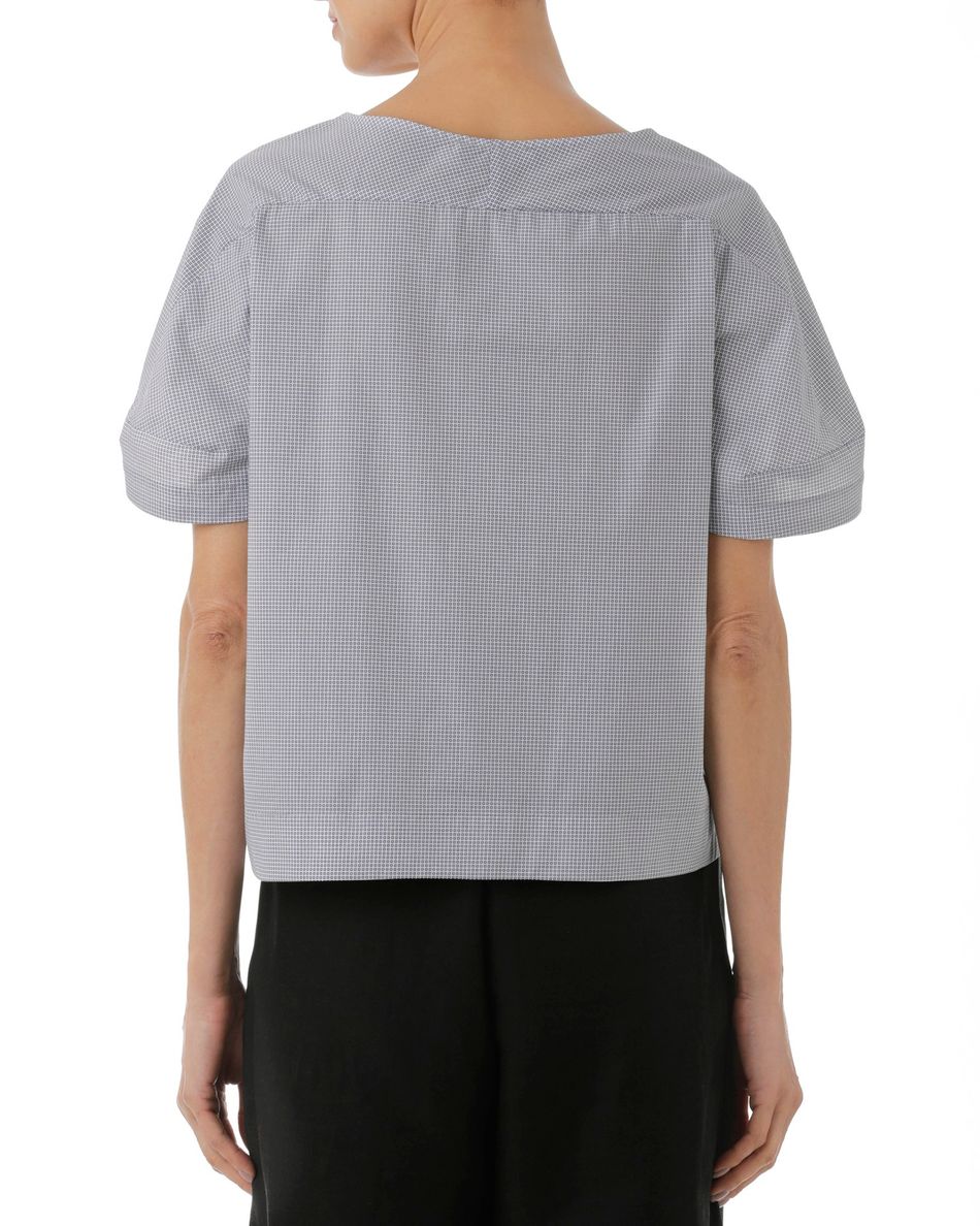 Blusa pregas cruzadas fundo branco