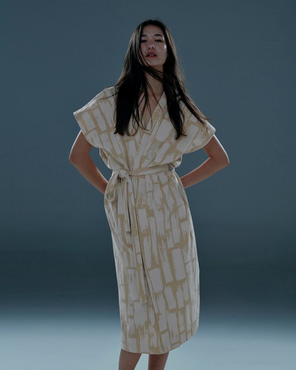 Vestido transpasse jacquard bege