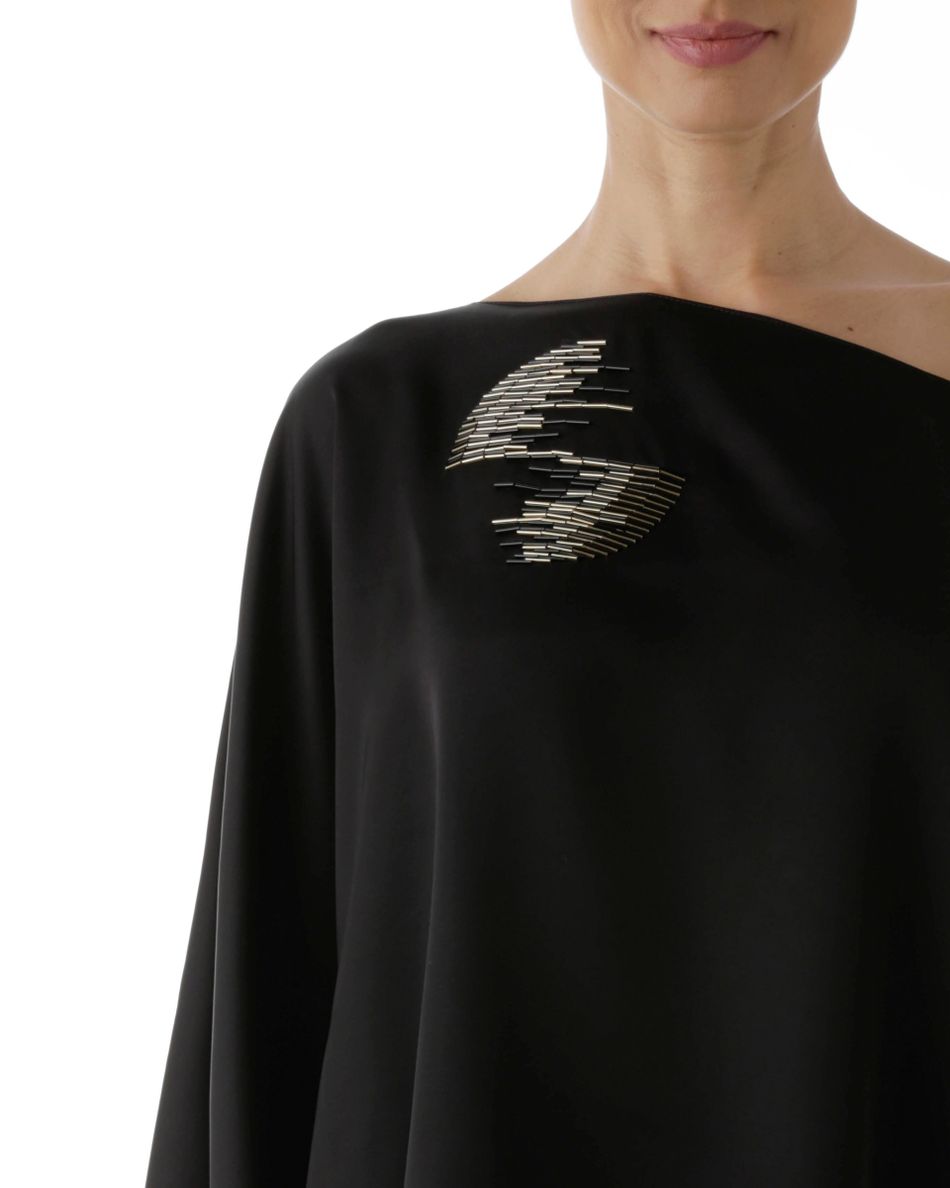 Blusa Retângulo Bordado Preto