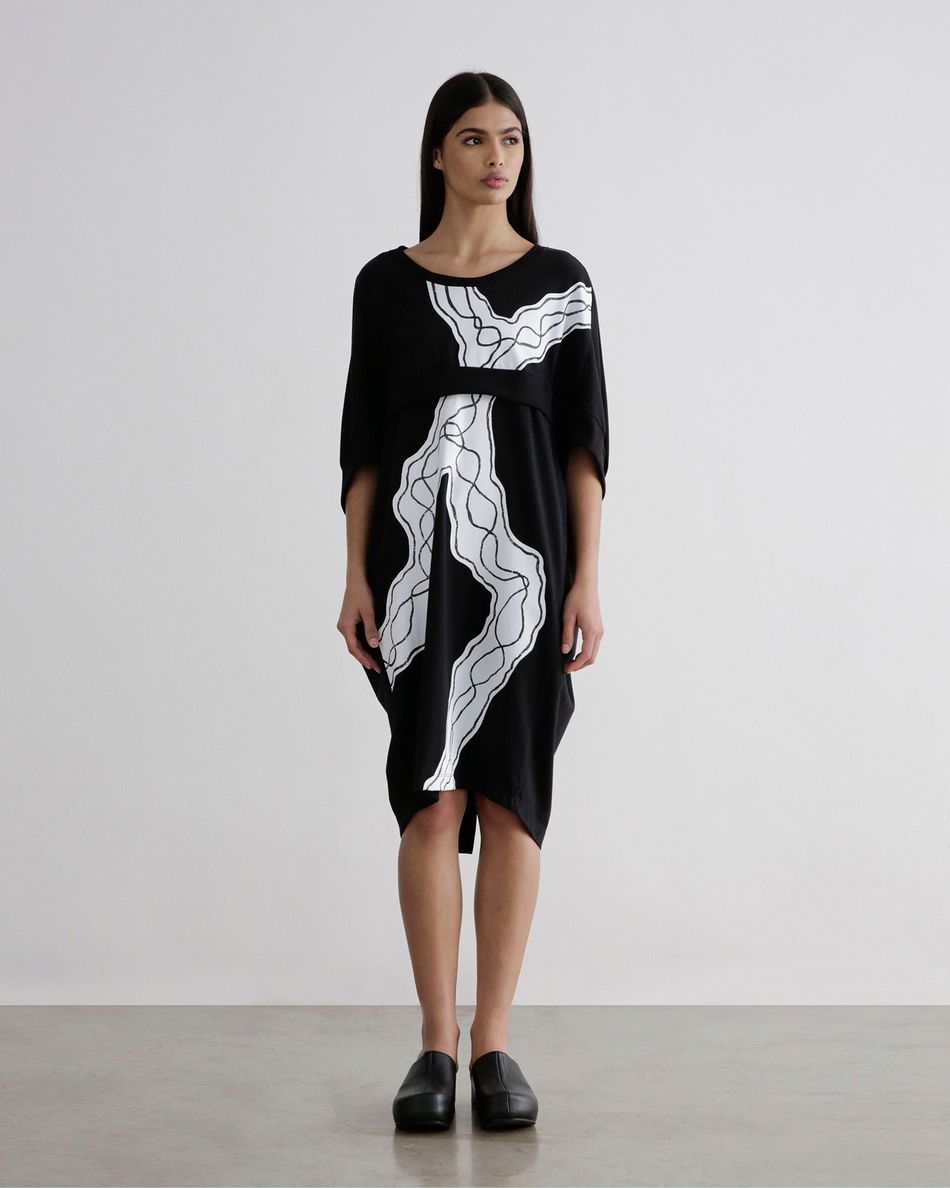 Vestido Geométrico Caminhos Preto