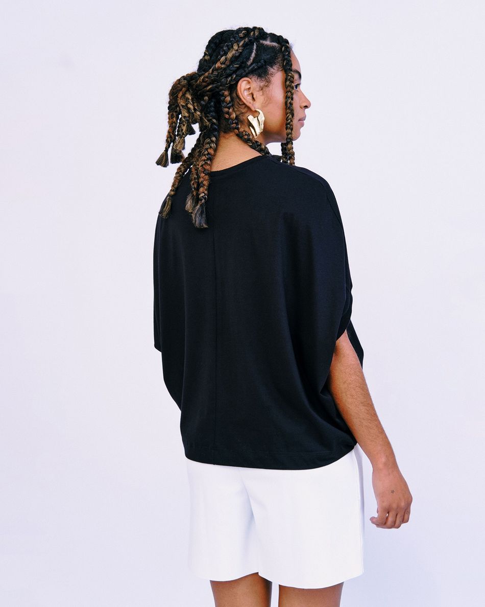 Camiseta Pentágono Preto