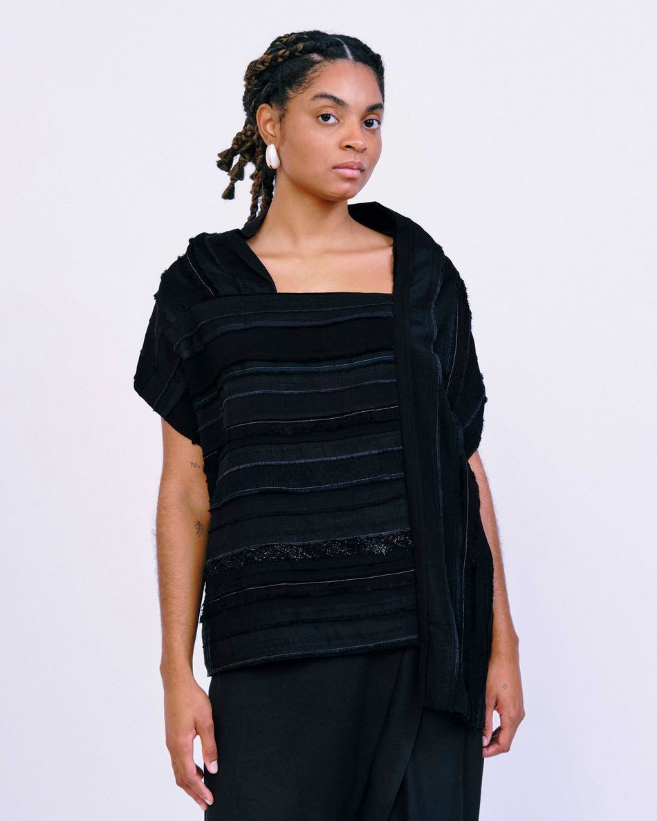 Blusa Ourelas Preto