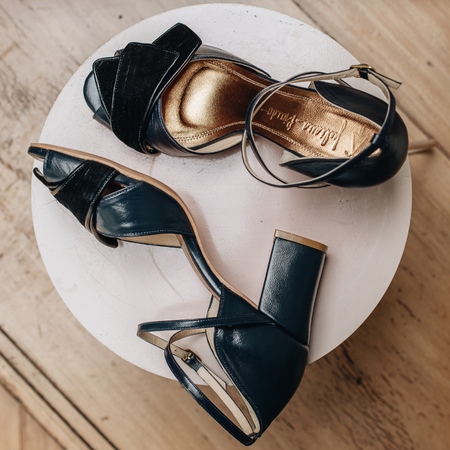 Sandália Alta Janaína - Marinho + Preto  | salto medio 6.5cm