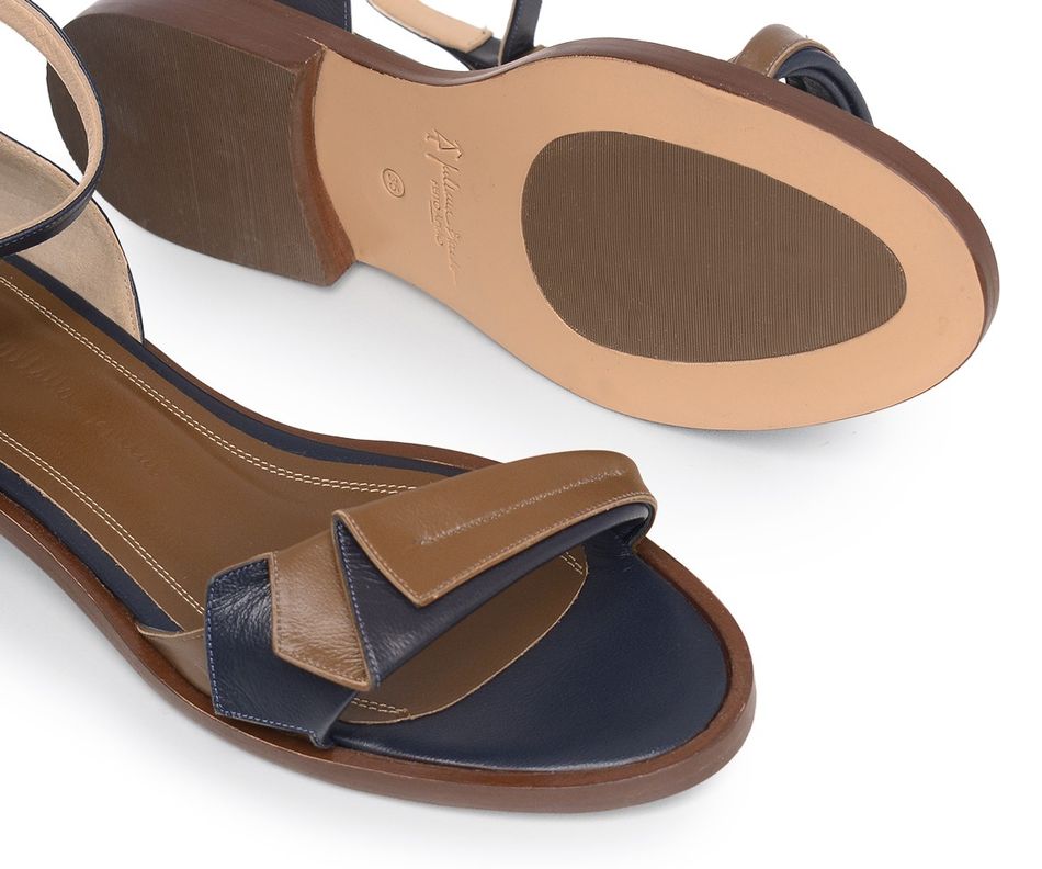 Sandália Baixa Miyake | Marinho + Fendi | salto baixo 2cm