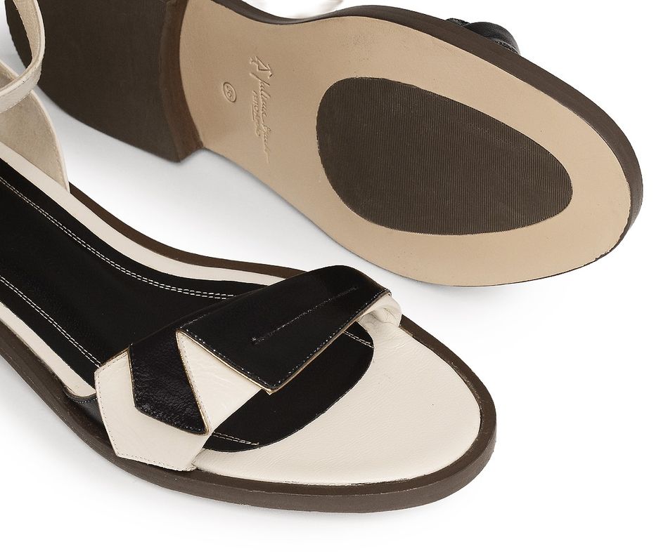 Sandália Baixa Miyake | Off White + Preto | salto baixo 2cm