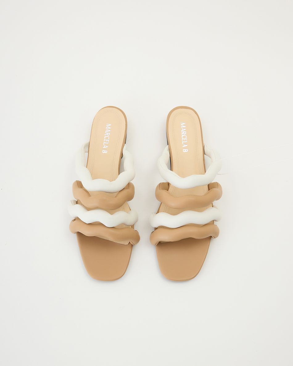 Sandália Rasteira Chloe Bege e Off White