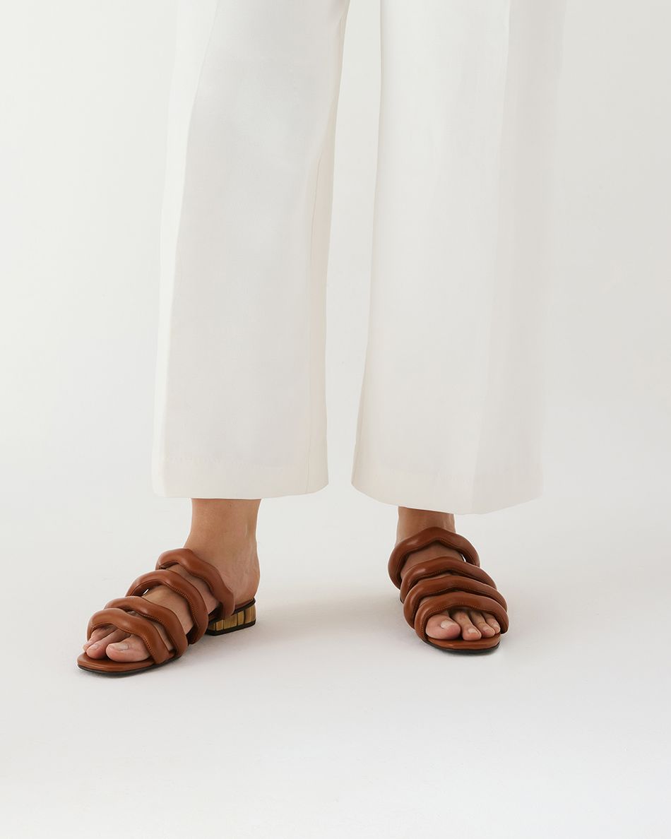 Sandália Rasteira Chloe Cognac