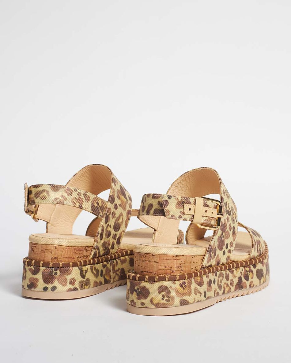 Flatform Julia Palha Onça