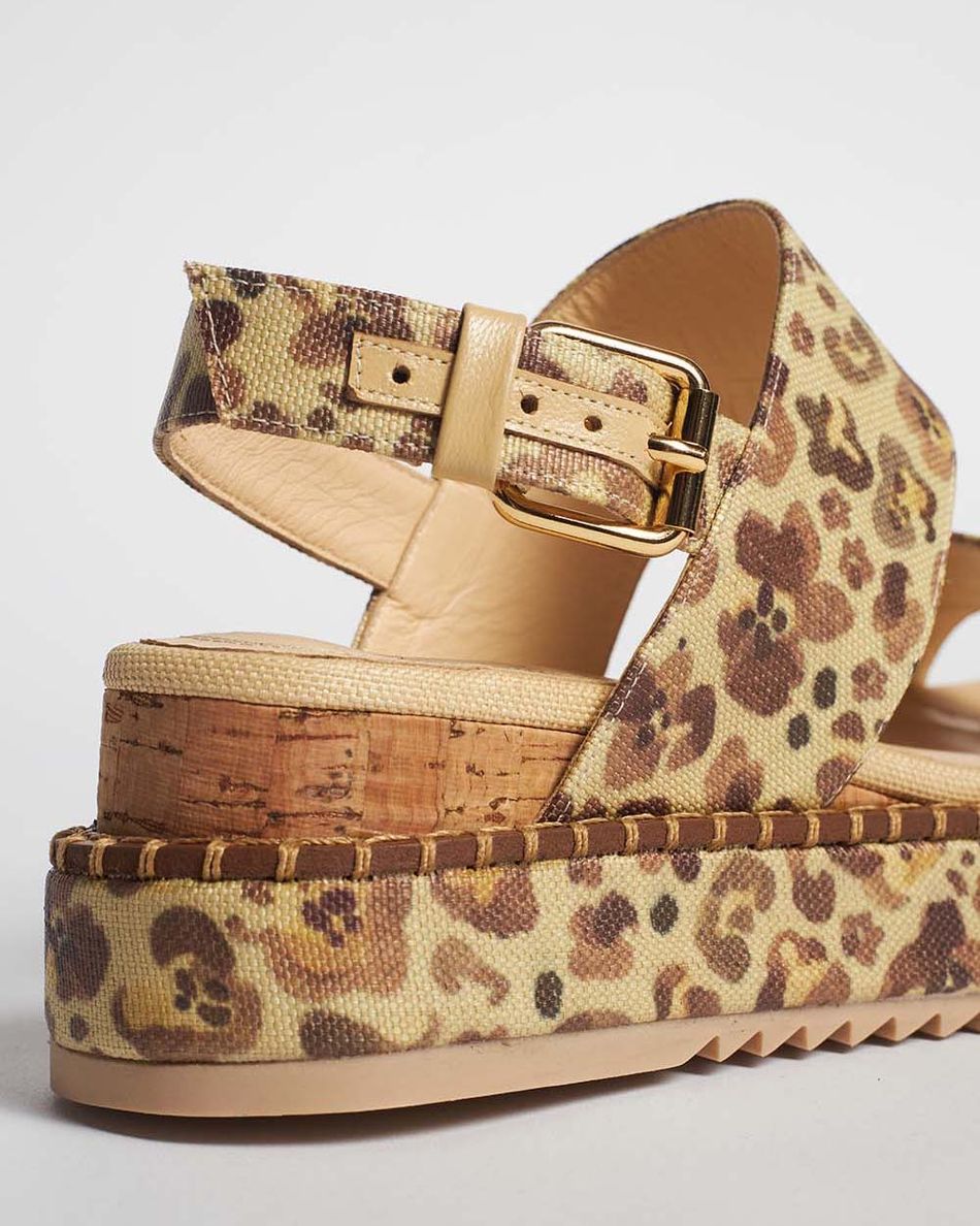 Flatform Julia Palha Onça