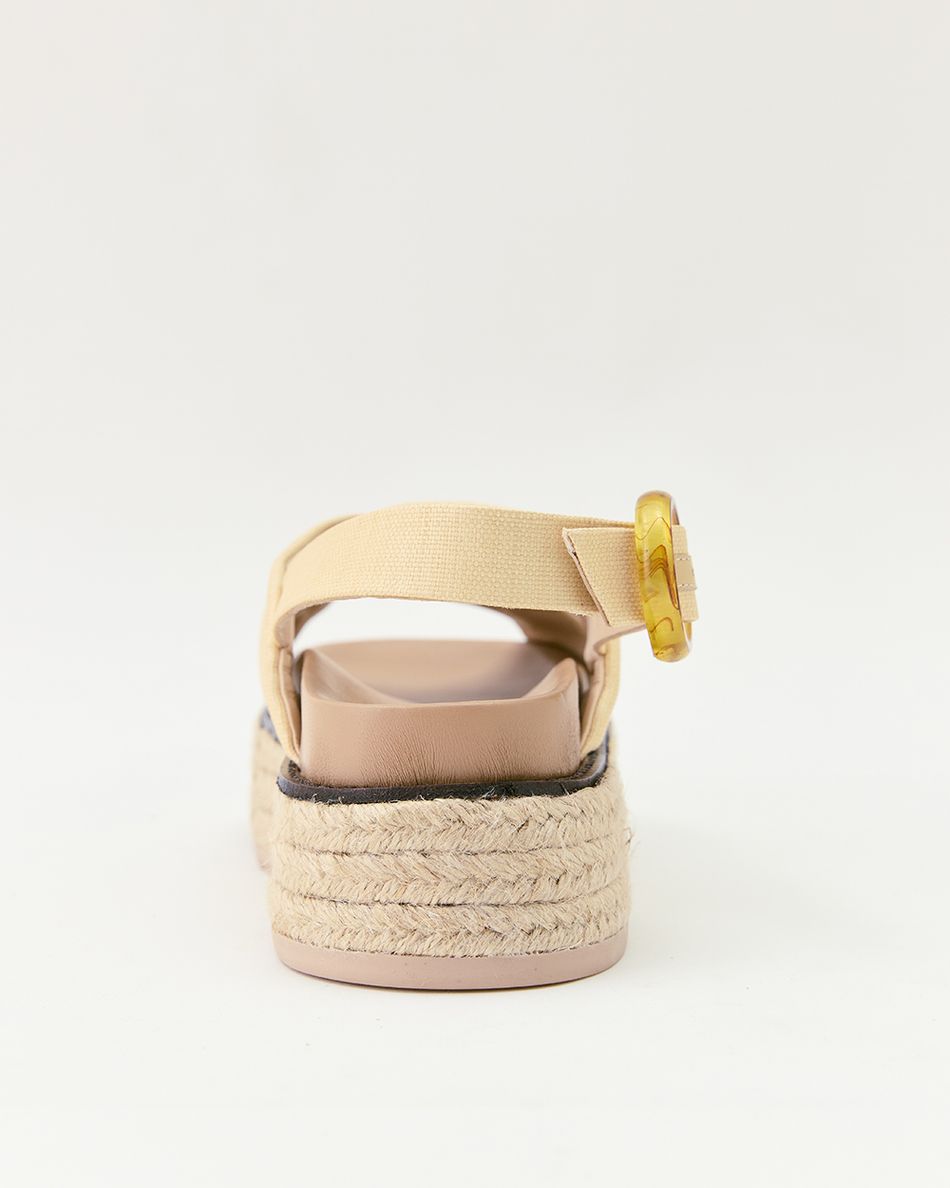 Flatform Madai Palha