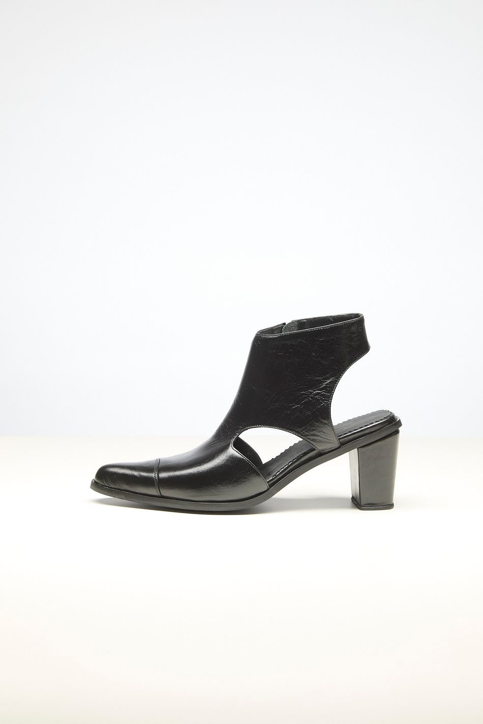 SAPATO BICO FINO SALTO ALTO PRETO