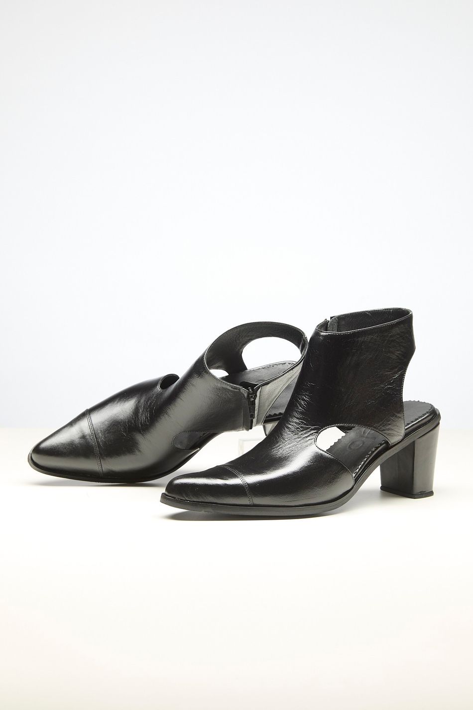 SAPATO BICO FINO SALTO ALTO PRETO
