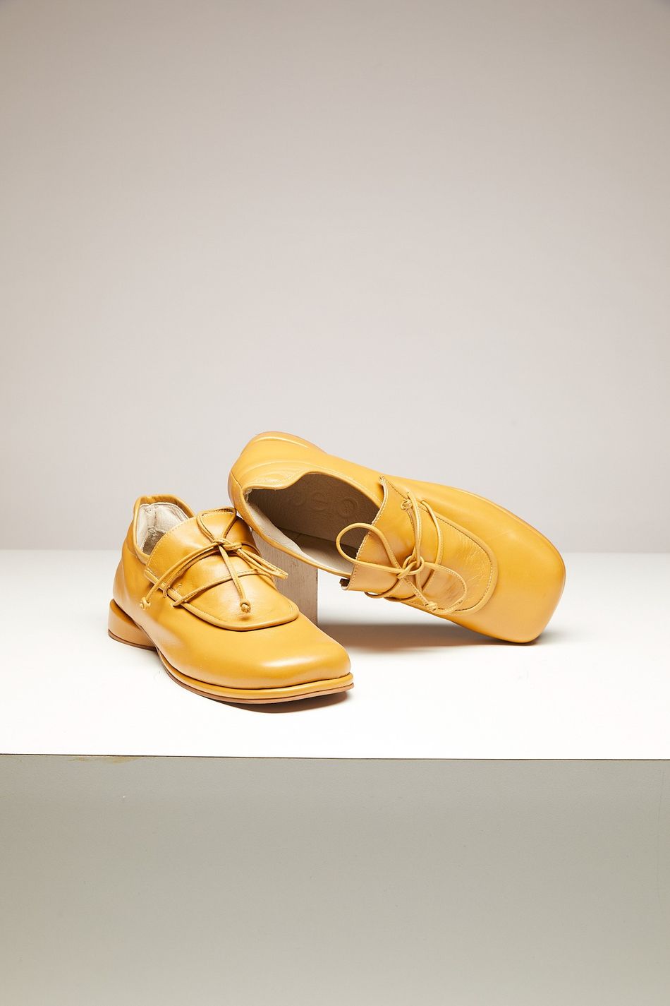  SAPATO SALTO BAIXO AMARELO