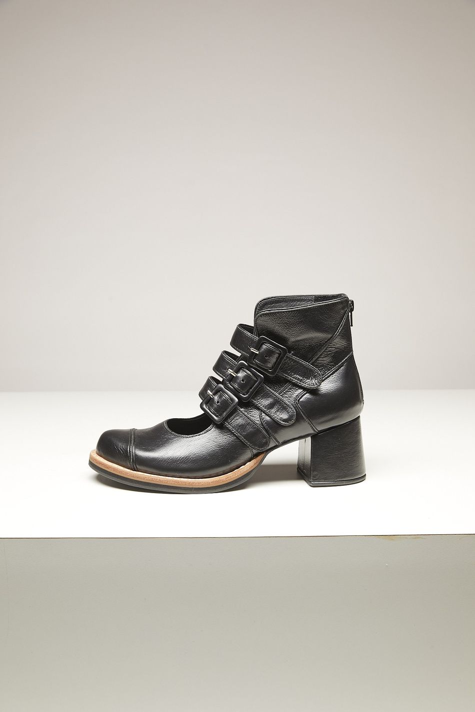 SAPATO  SALTO ALTO PRETO