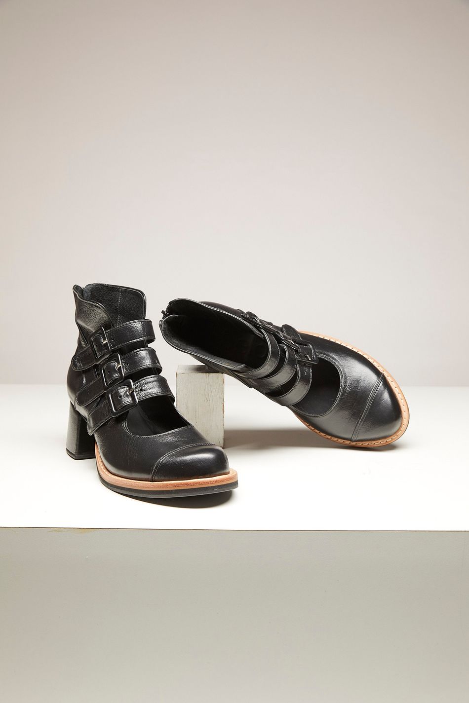 SAPATO  SALTO ALTO PRETO