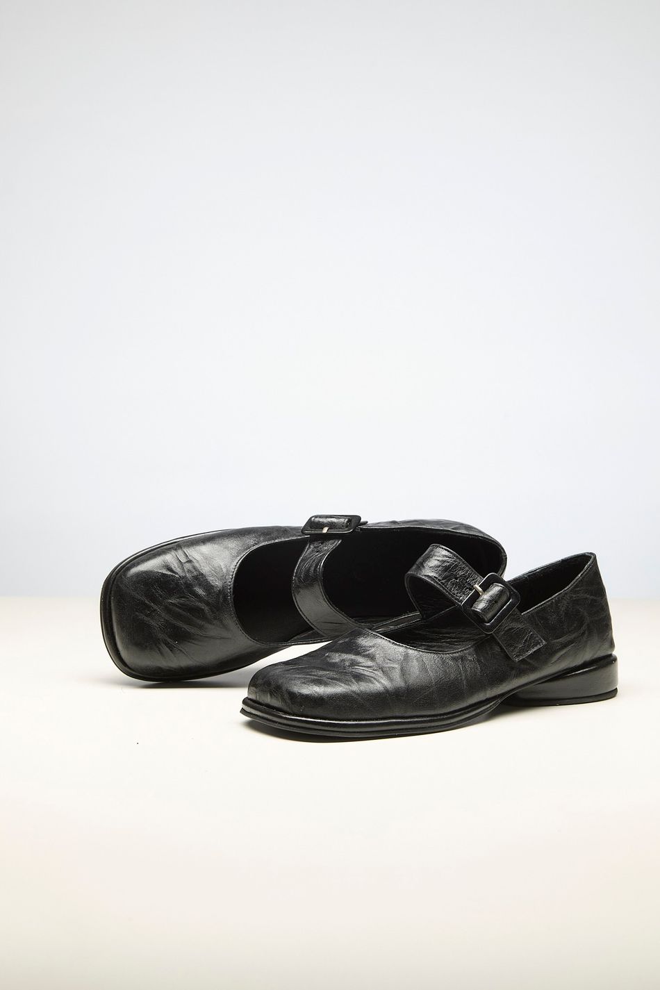 SAPATO SALTO BAIXO PRETO AMASSADO