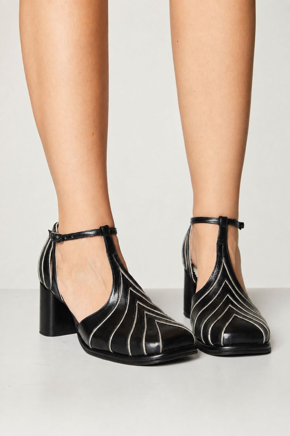 SAPATO SALTO ALTO PRETO BRILHO/OURO LIGHT