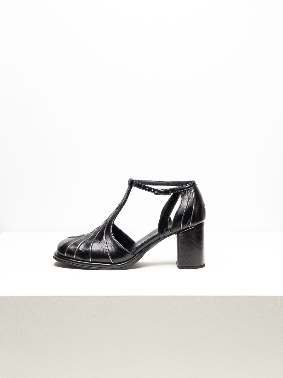 SAPATO SALTO ALTO PRETO BRILHO/OURO LIGHT