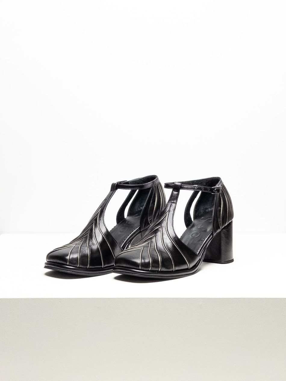 SAPATO SALTO ALTO PRETO BRILHO/OURO LIGHT