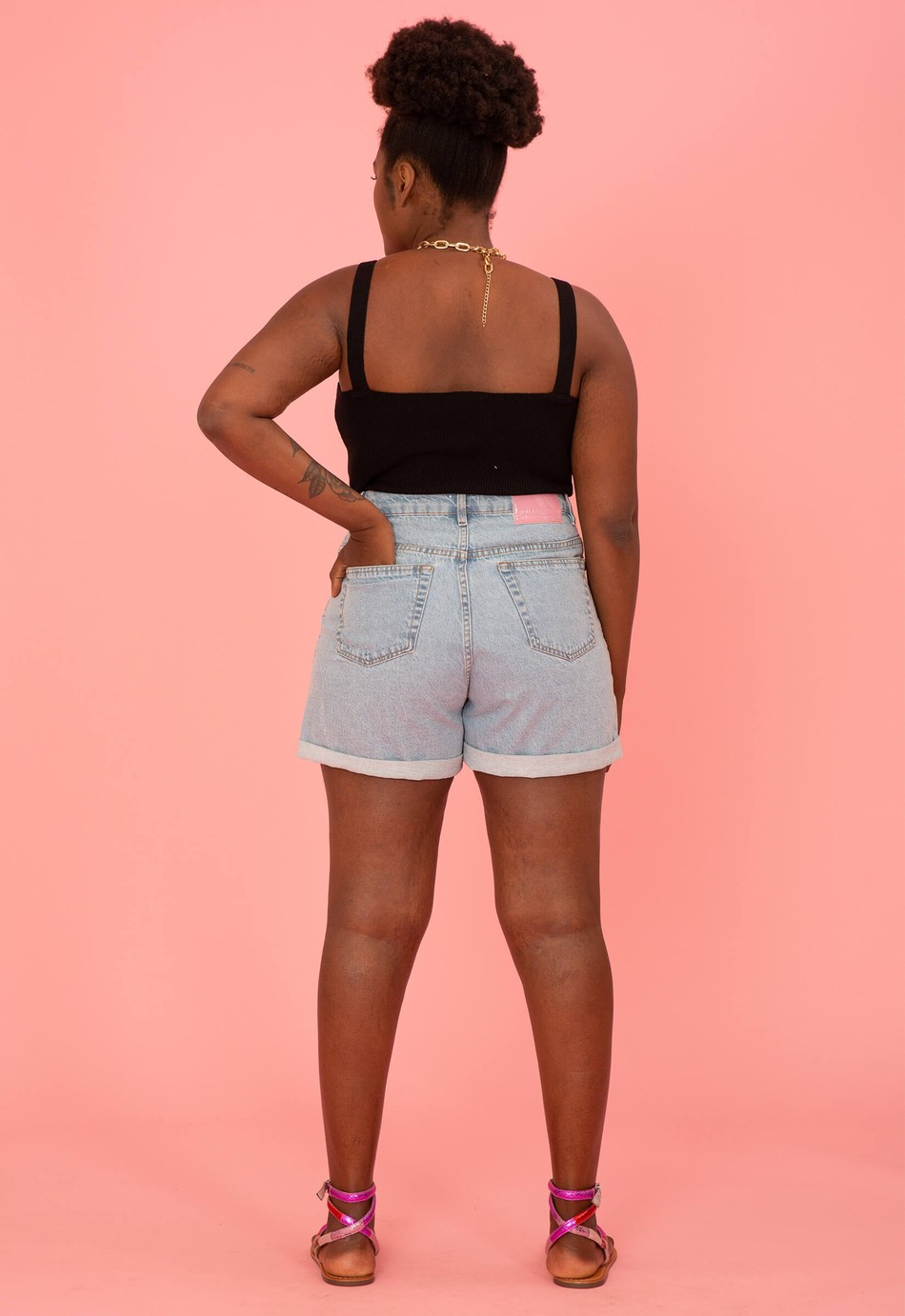 SHORT JEANS COM BOTÕES CORA