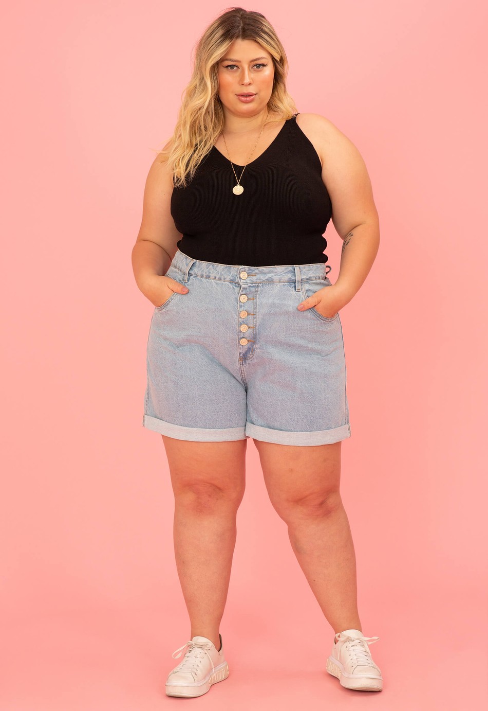 SHORT JEANS COM BOTÕES CORA