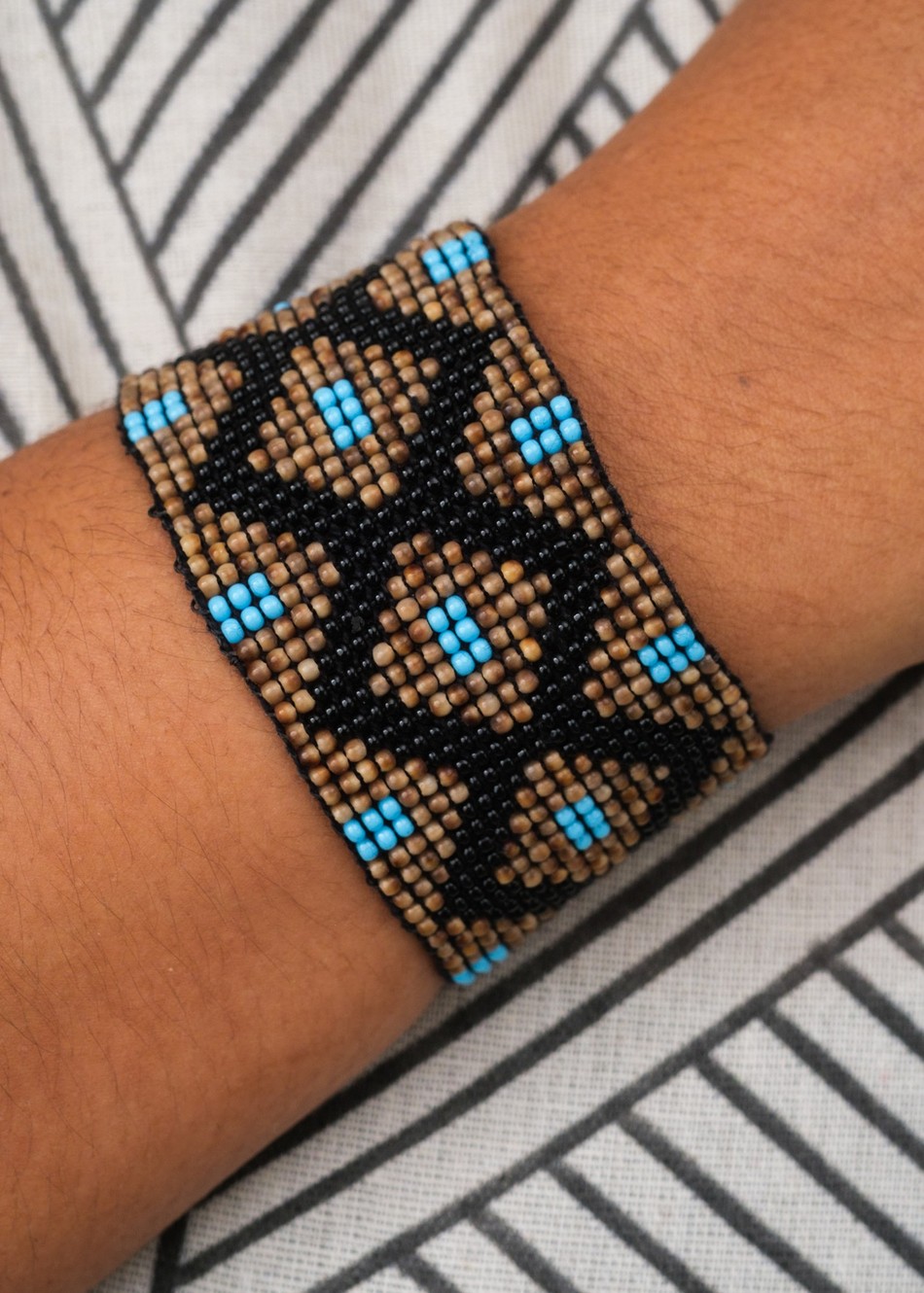 Pulseira de Miçangas e Sementes | Gavião