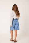 Bermuda Jeans Casual Azul com Barra Desfiada