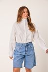 Bermuda Jeans Casual Azul com Barra Desfiada