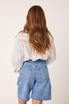 Bermuda Jeans Casual Azul com Barra Desfiada