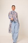 Bata Assimétrica Chiffon Estampada Azul