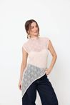 Blusa de Renda Regata Assimétrica Bege Claro