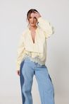 Blusa de Tricoline Renda na Barra Amarela