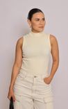 Blusa Regata Gola Alta Cloé - Manteiga