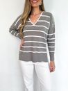 Blusa Tricô Listras Decote V Cinza
